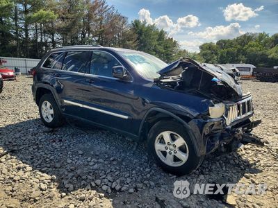 Czwarte zdjęcie samochodu z boku: 2013 JEEP GRAND CHEROKEE LAREDO VIN:1C4RJFAG6DC630015 - miniatura