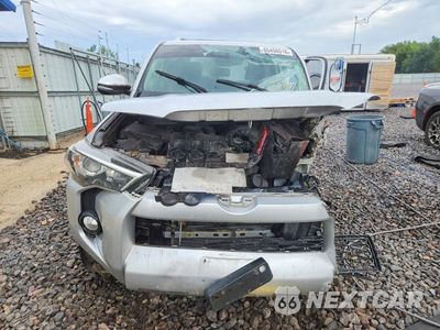 Piąte zdjęcie samochodu w środku: 2016 TOYOTA 4RUNNER SR5 PREMIUM VIN:JTEBU5JR1G5286862 - miniatura