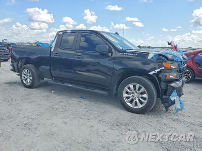 Czwarte zdjęcie samochodu z boku: 2022 CHEVROLET SILVERADO LTD C1500 CUSTOM VIN:1GCRWBEK3NZ181366 - miniatura
