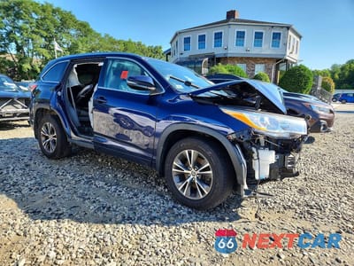 Czwarte zdjęcie samochodu z boku: 2016 TOYOTA HIGHLANDER XLE VIN:5TDJKRFH8GS267944 - miniatura