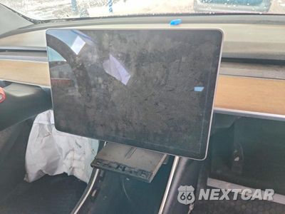 Zdjęcie 9 z 12 samochodu: 2020 TESLA MODEL Y VIN:5YJYGDEEXLF031711 - miniatura