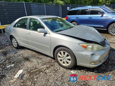 Czwarte zdjęcie samochodu z boku: 2004 TOYOTA CAMRY XLE VIN:4T1BE32K84U886749 - miniatura