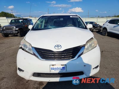 Piąte zdjęcie samochodu w środku: 2013 TOYOTA SIENNA LE VIN:5TDKK3DC0DS367783 - miniatura