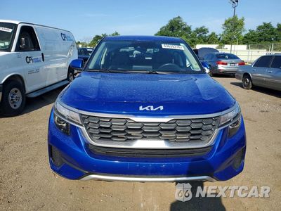 Piąte zdjęcie samochodu w środku: 2023 KIA SELTOS LX VIN:KNDEPCAA6P7417781 - miniatura