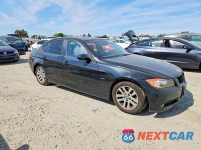 Czwarte zdjęcie samochodu z boku: 2006 BMW 325 I VIN:WBAVB13566KX44533 - miniatura
