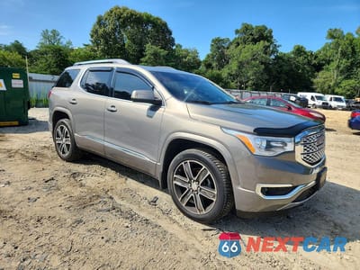 Czwarte zdjęcie samochodu z boku: 2019 GMC ACADIA DENALI VIN:1GKKNXLS5KZ194222 - miniatura