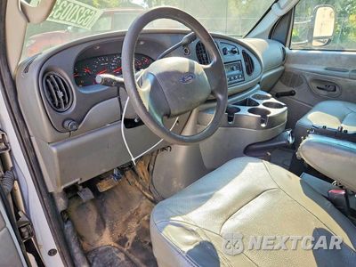 Zdjęcie 8 z 13 samochodu: 2008 FORD E450 BOX TRUCK VIN:1FDXE45S58DB57895 - miniatura