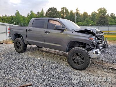 Czwarte zdjęcie samochodu z boku: 2018 TOYOTA TUNDRA CREWMAX SR5 VIN:5TFEM5F13JX126045 - miniatura