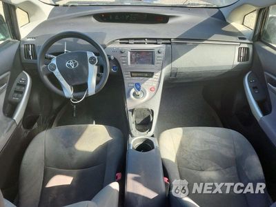 Zdjęcie 8 z 12 samochodu: 2012 TOYOTA PRIUS THREE VIN:JTDKN3DU6C1488281 - miniatura