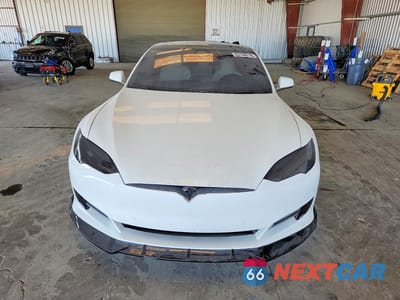 Piąte zdjęcie samochodu w środku: 2017 TESLA MODEL S VIN:5YJSA1E27HF197168 - miniatura