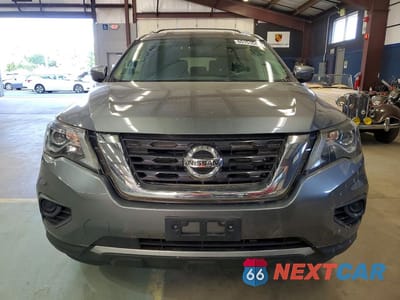 Piąte zdjęcie samochodu w środku: 2018 NISSAN PATHFINDER S VIN:5N1DR2MM4JC674325 - miniatura