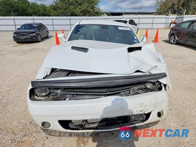 Piąte zdjęcie samochodu w środku: 2016 DODGE CHALLENGER R/T VIN:2C3CDZBT9GH112514 - miniatura