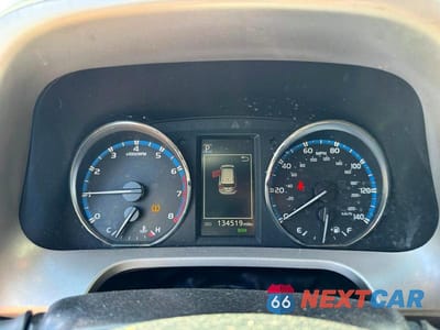 Piąte zdjęcie samochodu w środku: 2018 TOYOTA RAV4 LIMITED VIN:2T3DFREV9JW798889 - miniatura