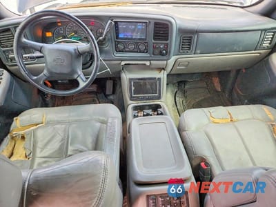 Zdjęcie 8 z 14 samochodu: 2001 CHEVROLET SUBURBAN K1500 VIN:3GNFK16TX1G209763 - miniatura