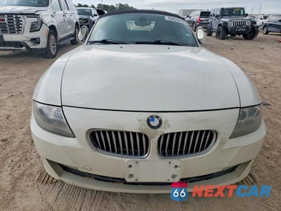 Piąte zdjęcie samochodu w środku: 2007 BMW Z4 3.0SI VIN:4USBU53507LX03683 - miniatura