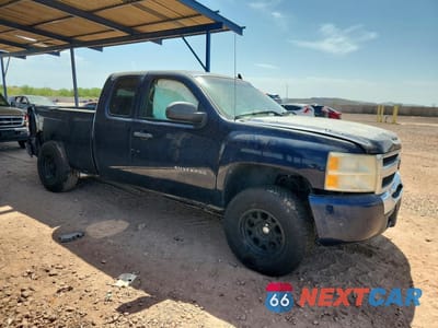 Czwarte zdjęcie samochodu z boku: 2010 CHEVROLET SILVERADO VIN:1GCSKPEA0AZ271196 - miniatura