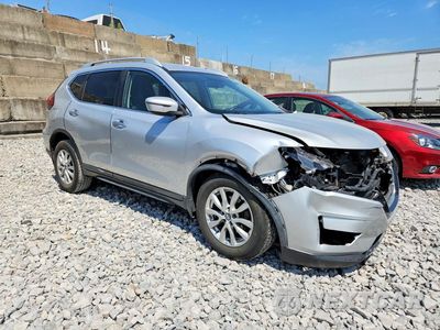 Czwarte zdjęcie samochodu z boku: 2018 NISSAN ROGUE SV VIN:KNMAT2MV3JP601473 - miniatura