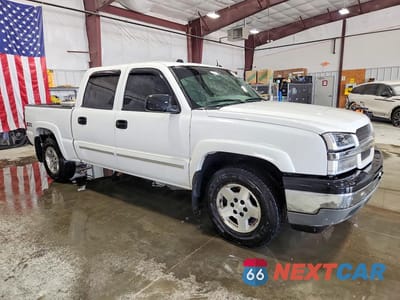 Czwarte zdjęcie samochodu z boku: 2005 CHEVROLET SILVERADO K1500 VIN:2GCEK13T451342896 - miniatura