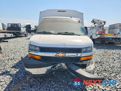 Piąte zdjęcie samochodu w środku: 2021 CHEVROLET EXPRESS G3500 VIN:1GB3GRF7XM1214953 - miniatura