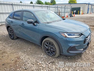 Czwarte zdjęcie samochodu z boku: 2025 HONDA HR-V SPORT VIN:3CZRZ2H57SM764642 - miniatura