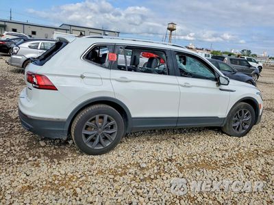 Trzecie zdjęcie samochodu z tyłu: 2022 VOLKSWAGEN TIGUAN SE VIN:3VV2B7AX7NM124098 - miniatura