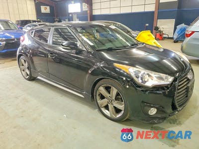 Czwarte zdjęcie samochodu z boku: 2013 HYUNDAI VELOSTER TURBO VIN:KMHTC6AE2DU166970 - miniatura