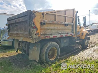 Trzecie zdjęcie samochodu z tyłu: 2003 INTERNATIONAL 7400 DUMP TRUCK VIN:1HTWDAARX3J076750 - miniatura