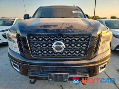 Piąte zdjęcie samochodu w środku: 2018 NISSAN TITAN XD PRO-4X VIN:1N6BA1F4XJN517457 - miniatura