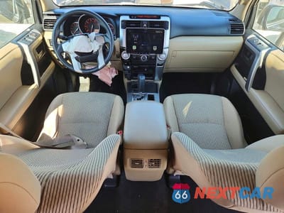 Zdjęcie 8 z 13 samochodu: 2010 TOYOTA 4RUNNER SR5 VIN:JTEZU5JR1A5004659 - miniatura