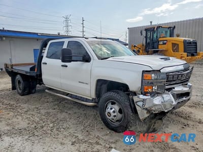 Czwarte zdjęcie samochodu z boku: 2018 CHEVROLET SILVERADO K3500 VIN:1GB4KYCY0JF279707 - miniatura