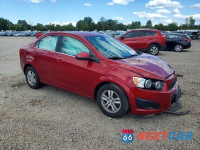 Czwarte zdjęcie samochodu z boku: 2013 CHEVROLET SONIC LT VIN:1G1JC5SG1D4229314 - miniatura