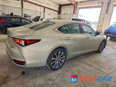 Trzecie zdjęcie samochodu z tyłu: 2021 LEXUS ES 250 BASE VIN:58AD11D18MU006297 - miniatura