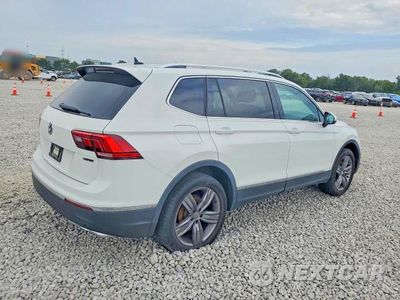 Trzecie zdjęcie samochodu z tyłu: 2020 VOLKSWAGEN TIGUAN SE VIN:3VV2B7AX5LM025518 - miniatura