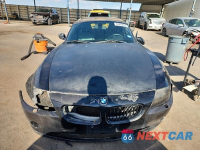 Piąte zdjęcie samochodu w środku: 2003 BMW Z4 3.0 VIN:4USBT53493LU01295 - miniatura
