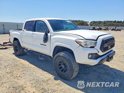Czwarte zdjęcie samochodu z boku: 2018 TOYOTA TACOMA SR5 VIN:5TFAX5GN1JX119456 - miniatura