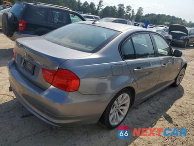 Trzecie zdjęcie samochodu z tyłu: 2011 BMW 328 I SULEV VIN:WBAPH5C56BA447356 - miniatura