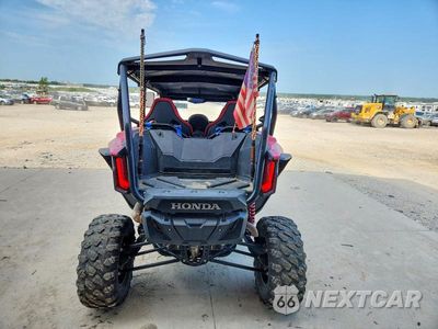 Czwarte zdjęcie samochodu z boku: 2020 HONDA SXS1000 S4 VIN:1HFVE06A3L4001539 - miniatura