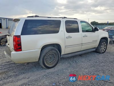 Trzecie zdjęcie samochodu z tyłu: 2010 CHEVROLET SUBURBAN C1500 LTZ VIN:1GNUCKE02AR134364 - miniatura
