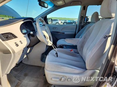 Zdjęcie 7 z 13 samochodu: 2013 TOYOTA SIENNA LE VIN:5TDKK3DC7DS370647 - miniatura