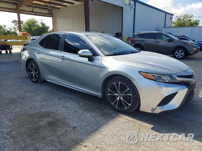 Czwarte zdjęcie samochodu z boku: 2018 TOYOTA CAMRY SE VIN:4T1B11HK6JU044463 - miniatura