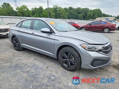 Czwarte zdjęcie samochodu z boku: 2022 VOLKSWAGEN JETTA SE VIN:3VW7M7BU0NM015448 - miniatura