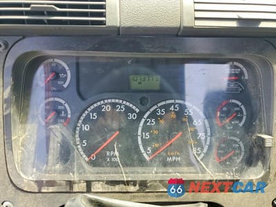 Zdjęcie 9 z 14 samochodu: 2013 FREIGHTLINER CASCADIA 1 - SEMI TRUCK VIN:3AKJGLBG3DSFD5173 - miniatura