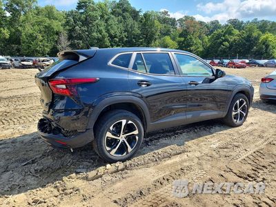 Trzecie zdjęcie samochodu z tyłu: 2024 CHEVROLET TRAX 1RS VIN:KL77LGE23RC168068 - miniatura