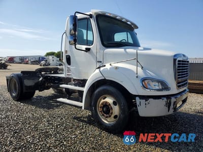 Czwarte zdjęcie samochodu z boku: 2018 FREIGHTLINER BUSINESS CLASS M2 SEMI TRUCK VIN:1FUBC4FK2JHJK2323 - miniatura