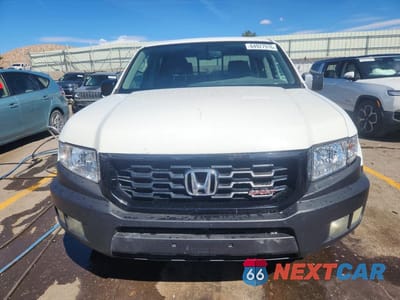 Piąte zdjęcie samochodu w środku: 2014 HONDA RIDGELINE SPORT VIN:5FPYK1F73EB009427 - miniatura
