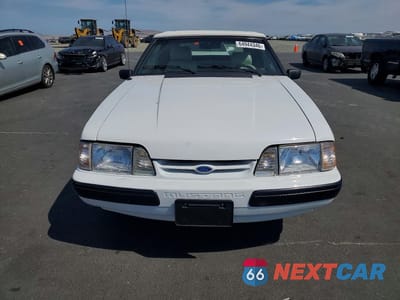 Piąte zdjęcie samochodu w środku: 1989 FORD MUSTANG LX VIN:1FABP44E2KF180315 - miniatura