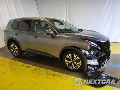Czwarte zdjęcie samochodu z boku: 2023 NISSAN ROGUE SV VIN:5N1BT3BB7PC745137 - miniatura