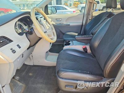 Zdjęcie 8 z 14 samochodu: 2012 TOYOTA SIENNA SPORT VIN:5TDXK3DC0CS239841 - miniatura