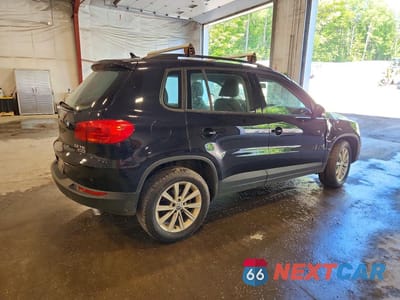 Trzecie zdjęcie samochodu z tyłu: 2018 VOLKSWAGEN TIGUAN LIMITED VIN:WVGBV7AX4JK001782 - miniatura