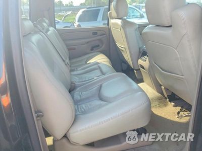 Zdjęcie 11 z 13 samochodu: 2005 CHEVROLET SUBURBAN C1500 VIN:3GNEC16Z15G269580 - miniatura